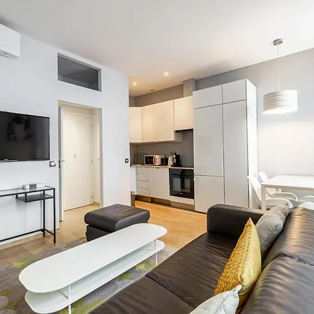 Le Saint Honore Idealement Situe Au Coeur De