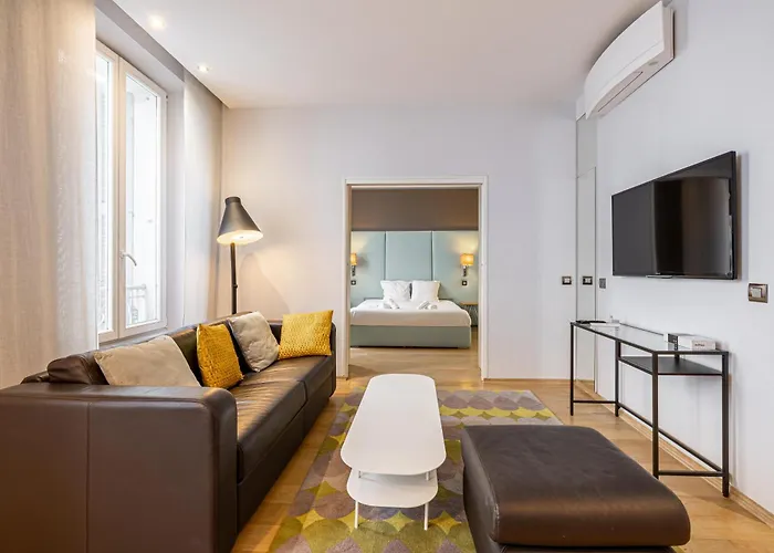 Le Saint Honore Idealement Situe Au Coeur De *