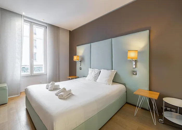 Le Saint Honore Idealement Situe Au Coeur De *