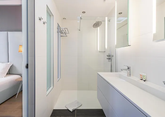 Le Saint Honore Idealement Situe Au Coeur De