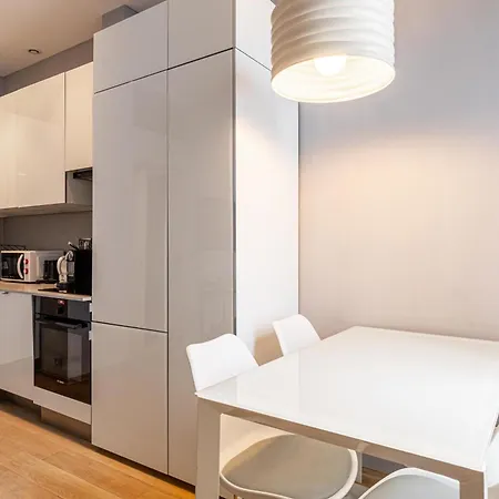 Apartman Le Saint Honore Idealement Situe Au Coeur De *